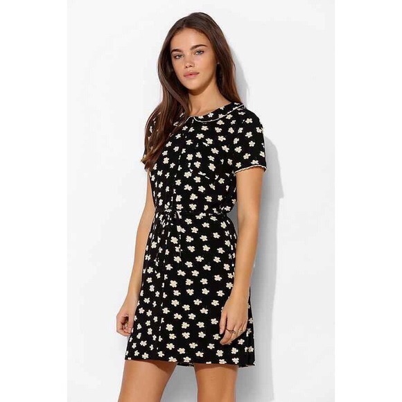 Urban Outfitters Dresses & Skirts - Retro cooperative floral dress